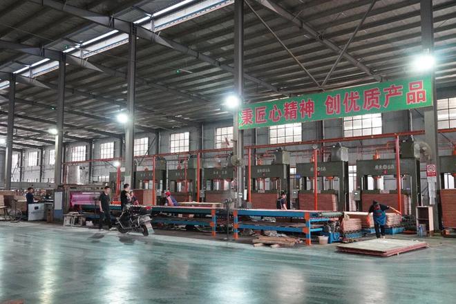 广西鹿寨:以园区聚产业 加速推进木业升级